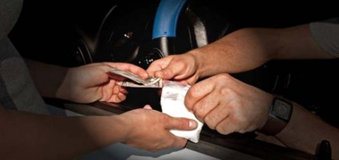 విగ్రహాలు కాదు.. డ్రగ్స్‌ అమ్ముతున్నారు