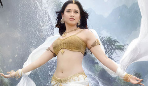 బాహుబలి ఫస్ట్‌ షో టాక్‌: మిల్కీ దేవతే