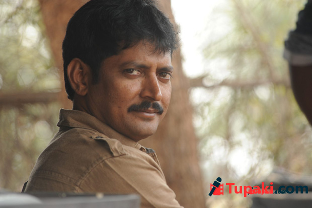 50 సినిమాల కెరీర్‌.. సెట్ డిజైనింగే లోకం