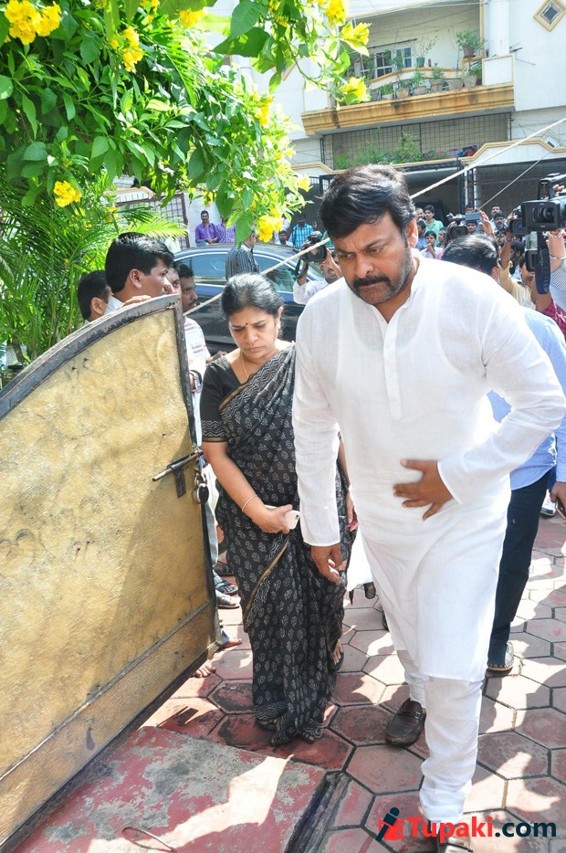 ఏడిద నాగేశ్వర రావు మృతికి ప్రముఖుల నివాళి