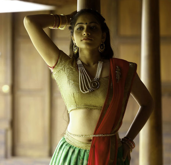 తెలుగు పిల్ల.. పిచ్చ హాట్‌ గా..