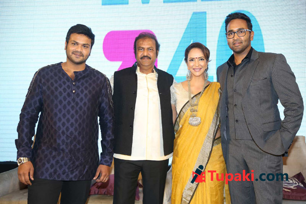 ఒంటి మీదున్న జ‌త బ‌ట్ట‌ల‌తోనే బ‌స్సెక్కేస్తే..