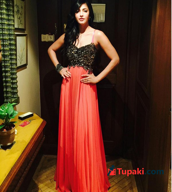 Photo Story: Shruti dazzles at dads party
