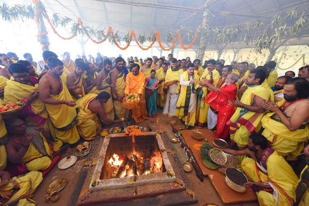 KCR Next Is Prayutha Chandi Maha Yagam