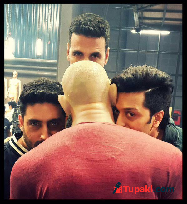 Pic Of The Day: Spoof on Deepika-Vin Diesels viral pic!