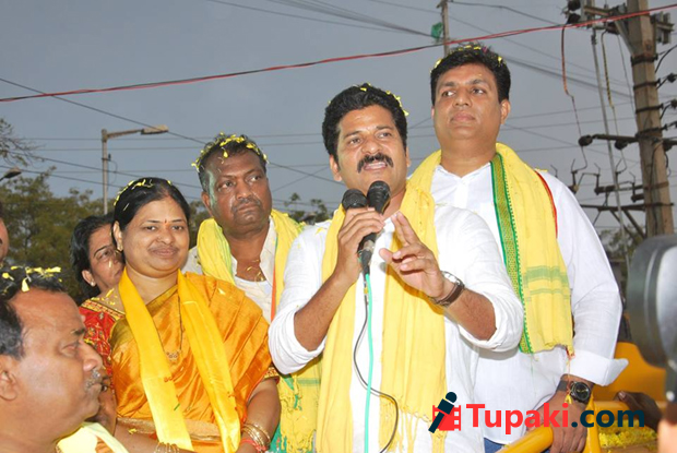 KTR; Ask drunk KCR about Naidu