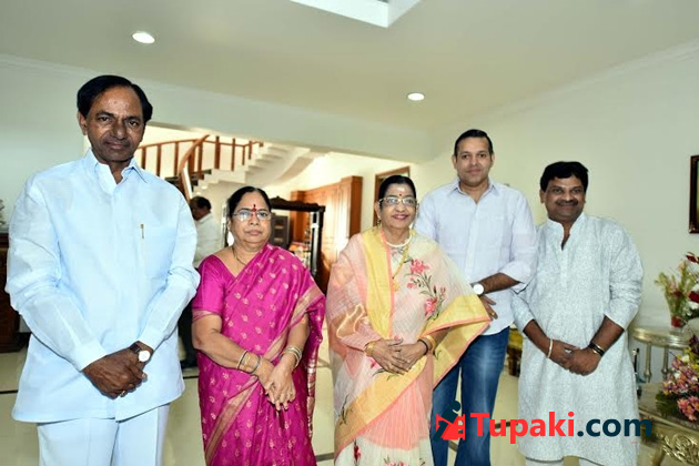 Legendary Singer lauds KCR