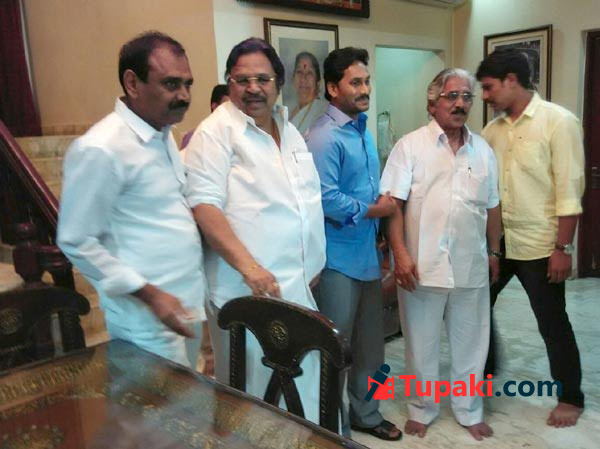 Why did YS Jagan met Dasari? Why did YS Jagan met Dasari?