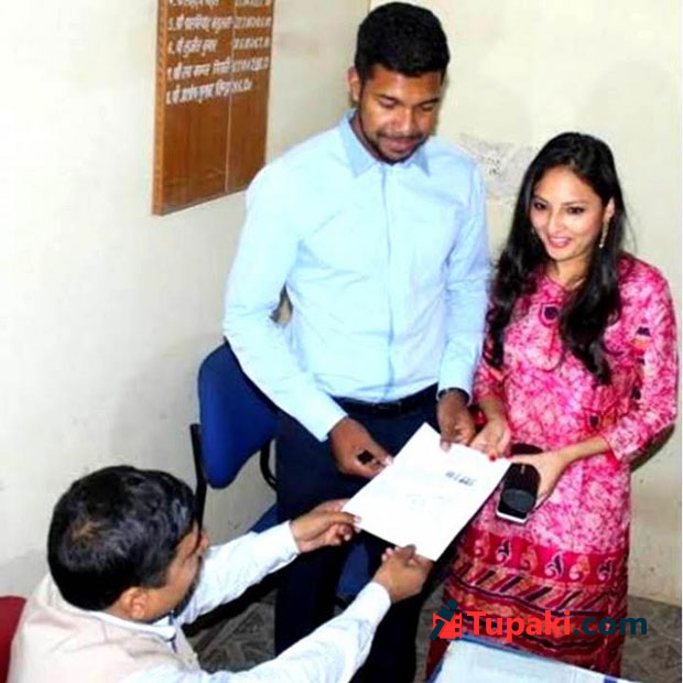 Indian Cricketer marries Childhood Friend