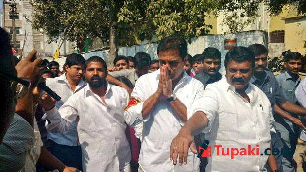 కేటీఆర్ బస్తీకి ఎందుకెళ్లాడో తెలుసా?