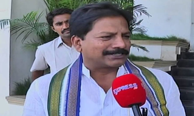 నిన్న వారితో తిరిగి..నేడు చీప్ పాలిటిక్స్ అన్నారు