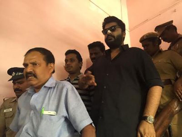 ఆ హీరో పోలీసుల ముందు లొంగిపోయాడు
