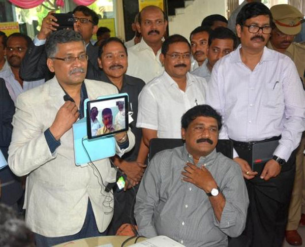 బాబు పాలనలో ఆన్ లైన్ రిజిస్ట్రేషన్లు షురూ