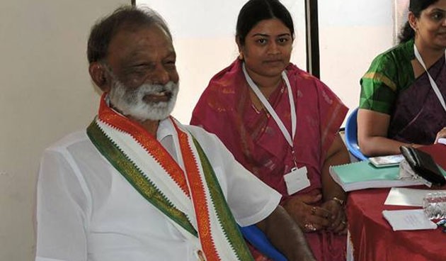 ఈ గడ్డం కథేంటి రఘువీరా? ఈ గడ్డం కథేంటి రఘువీరా?