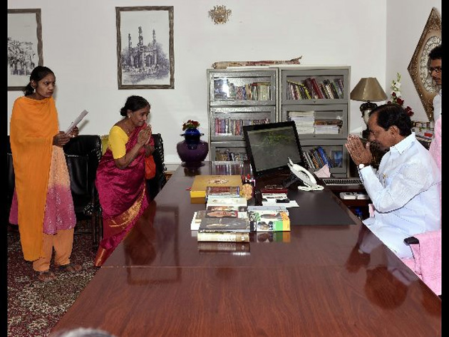 KCR keeps his word given to Pavala Syamala