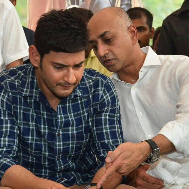 ఫొటోస్: మహేష్ బాబు బుర్రిపాలెం పర్యటన