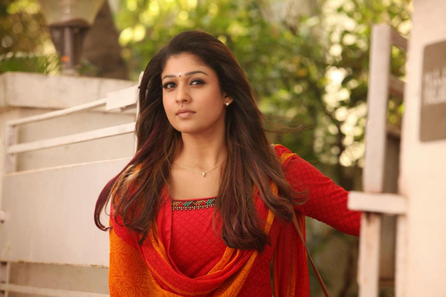 నయనకు ఇన్నేసి ఆఫర్లు ఎలా వస్తున్నాయి..? నయనకు ఇన్నేసి ఆఫర్లు ఎలా వస్తున్నాయి..?