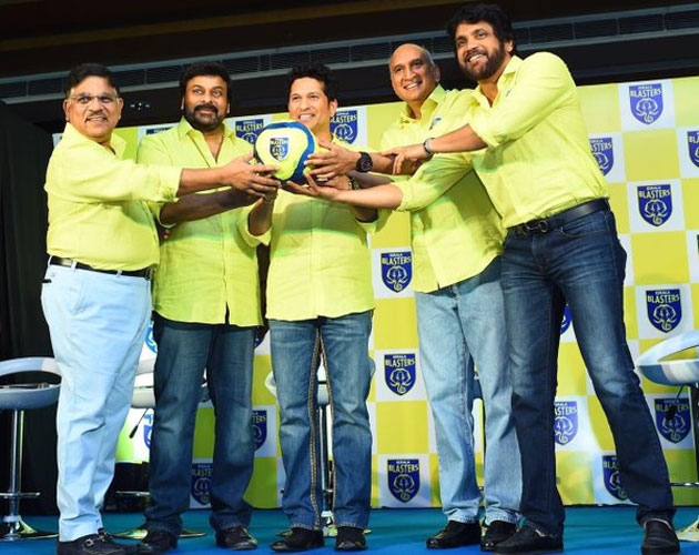 Whom did Akhil called as Dream Team?