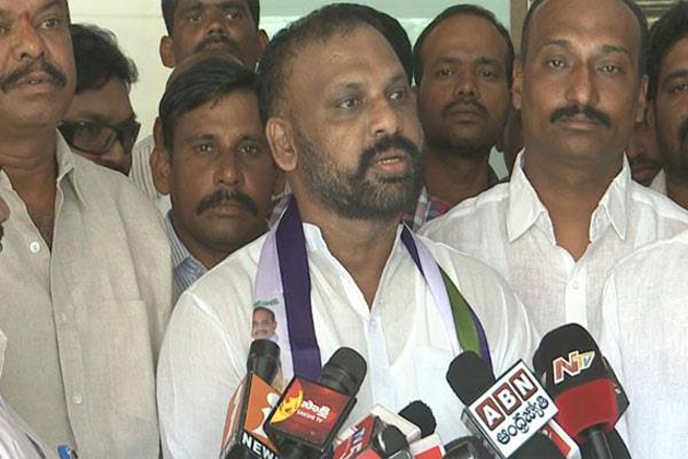 వైకాపాలోకి కాంగ్రెస్ నాయ‌కుడు