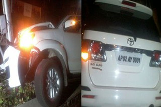 బాలయ్య కారులో ఎవరున్నారబ్బా?