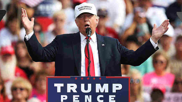 Donald Trump groped & kissed Two Women