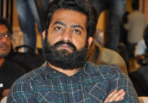 ఎన్టీఆర్ అందుకే హోల్డ్ లో పెట్టాడా?