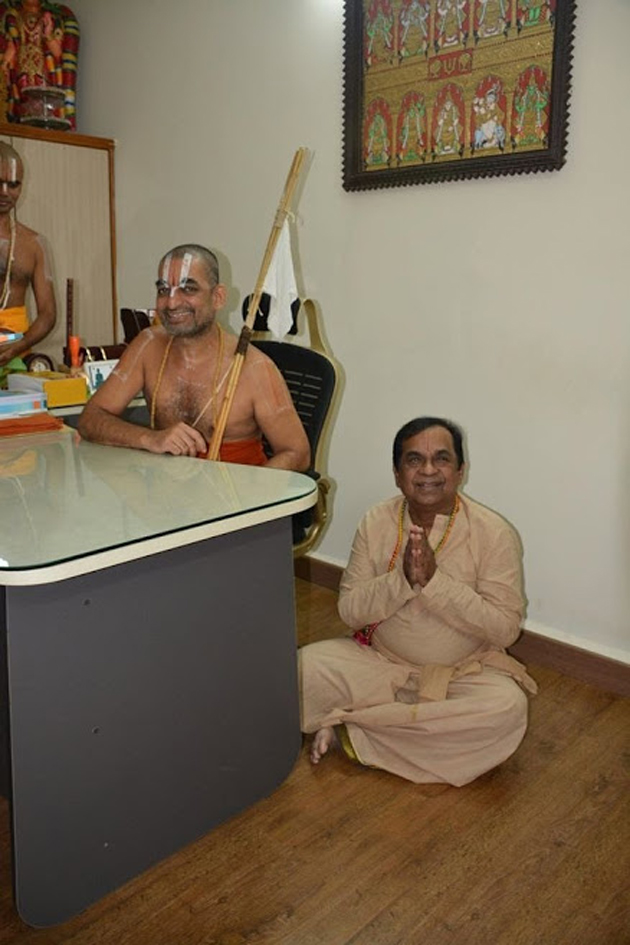 ఫొటోస్: చిన్నజీయర్ స్వామి తో బ్రహ్మానందం