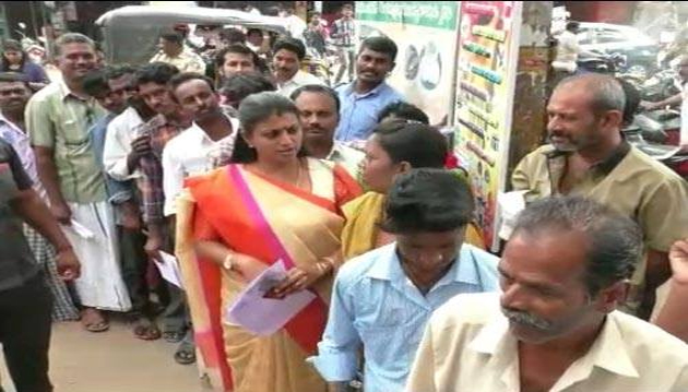 బ్యాంక్ మేనేజర్ కు షాకిచ్చిన రోజా