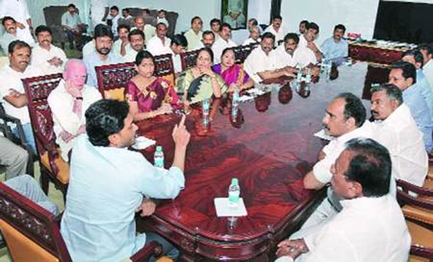 వైసీపీ ఆఫీసుకు టీడీపీ ఆటంకాలు