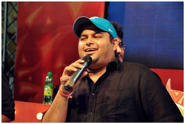 అర్ధరాత్రి తమన్ ‘పవర్’ బాంబు పేల్చాడు