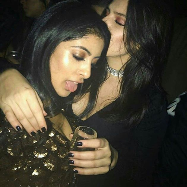 ఫొటోస్: అమితాబ్ గ్రాండ్ డాటర్ వైల్డ్ పార్టీ