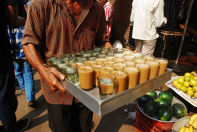 చాయ్ వాలాకు 2లక్ష‌ల అప్పుప‌డ్డ‌ ప్ర‌తిప‌క్షం