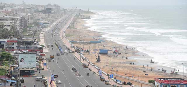 బాబు సర్కారుకు ‘ఆర్కే బీచ్’ వణుకు బాబు సర్కారుకు ‘ఆర్కే బీచ్’ వణుకు