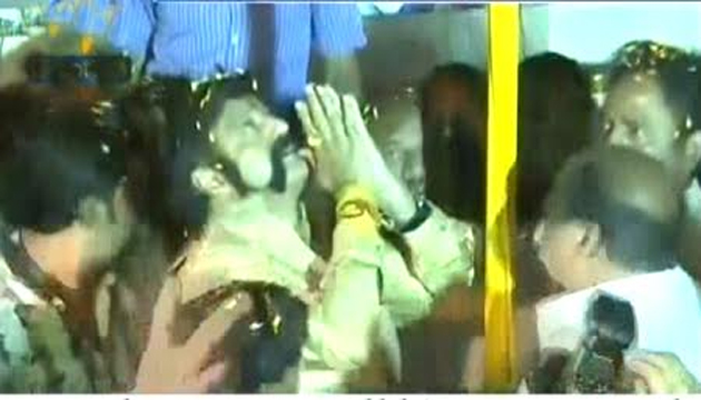 Caught-On-Cam: Balakrishna hoists Satakarni Flag!