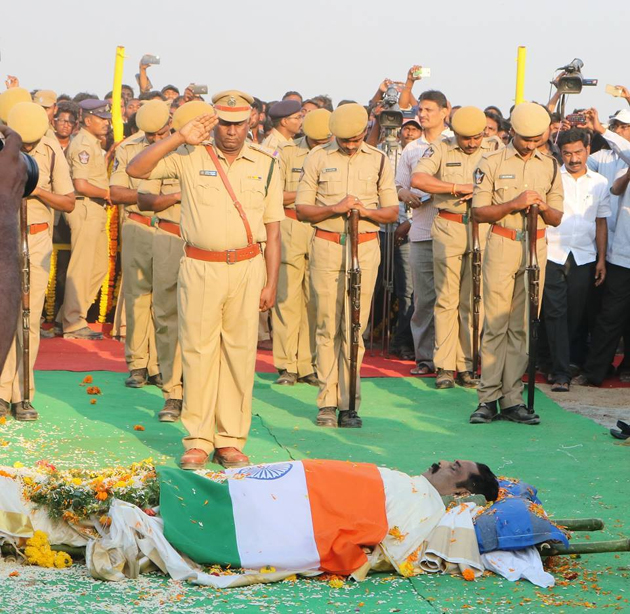 ఫొటోస్: భూమా నాగి రెడ్డి కి అంతిమ నివాళి