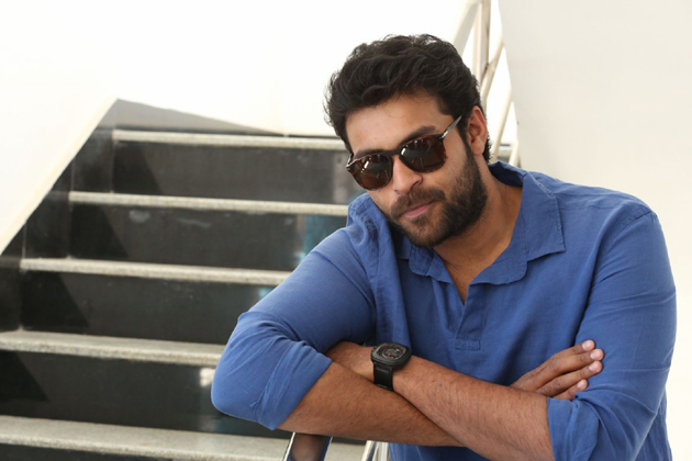 Injury time: Hero listens 20+ stories !