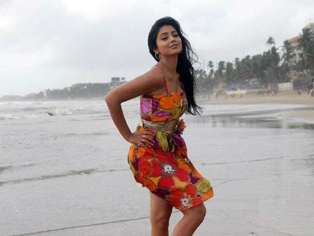 Vasishti Devi is not scared of sharks !