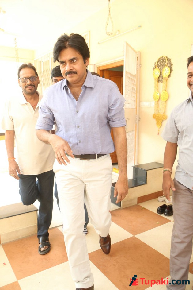 Pawan Kalyan and Trivikram Meets K Vishwanath Photos