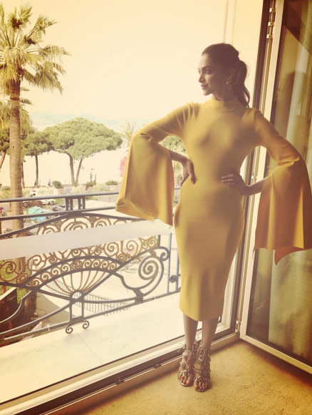 Photo Story: Deepikas Body-Hugging Treat!