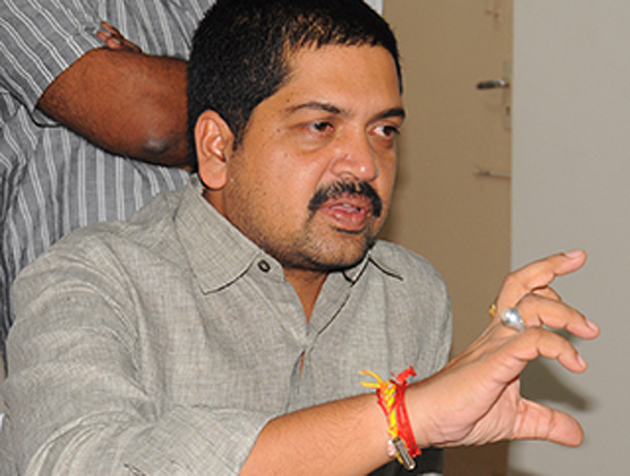 కల్లబొల్లి కబుర్లు చెబుతున్న కొల్లు