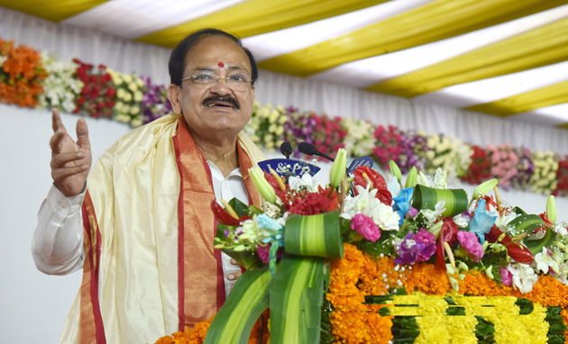 చంద్రుళ్ల‌ను డిఫెన్స్ లో ప‌డేసిన వెంక‌య్య‌