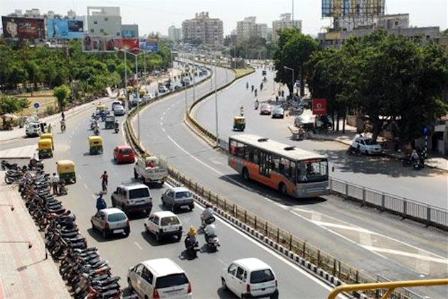 హైద‌రాబాద్ ఖాళీ.. ఏమైంద‌బ్బా!