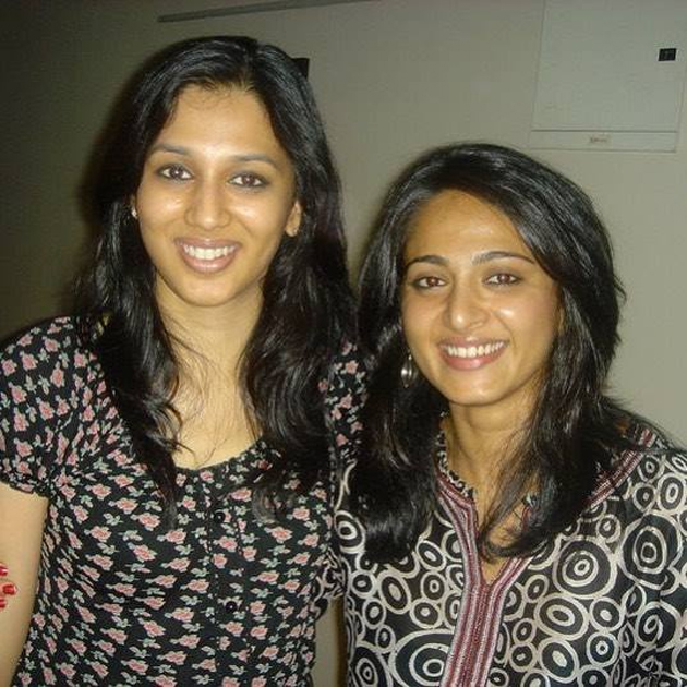 స్వీటీ అభిమాని హైట్ చూశారా?