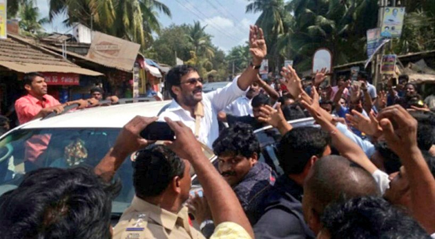 Chiru turns Real Srimanthudu