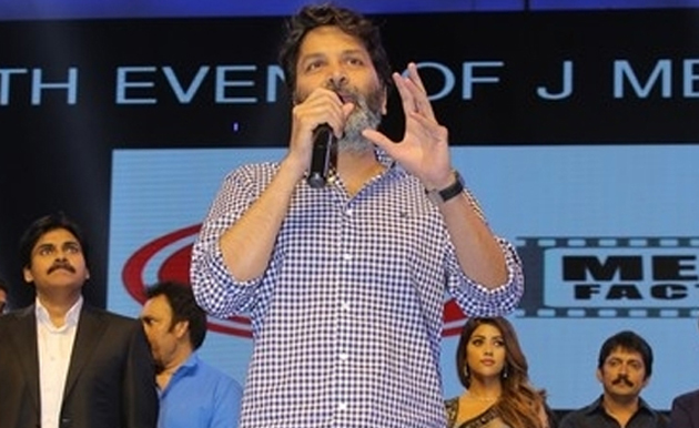 త్రివిక్రమ్ రాజమౌళిని పొగిడాడబ్బా..