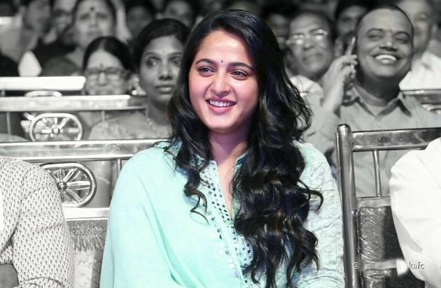 అనుష్క అందుకే ఒప్పుకోవట్లే!