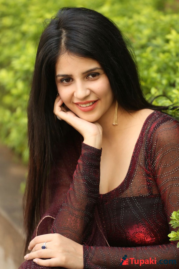 Kashish Hora Photos