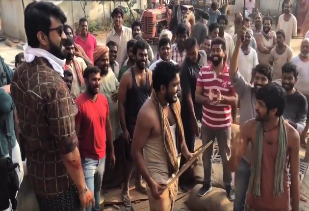 సెట్స్ లో చరణ్ సరదాగా..
