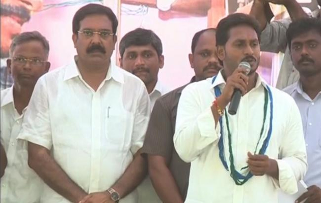 చేనేత కార్మికుల‌కు పూర్తి చేయూతనిస్తా:జ‌గ‌న్