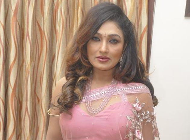 Tollywood Vamp To Enter Politics